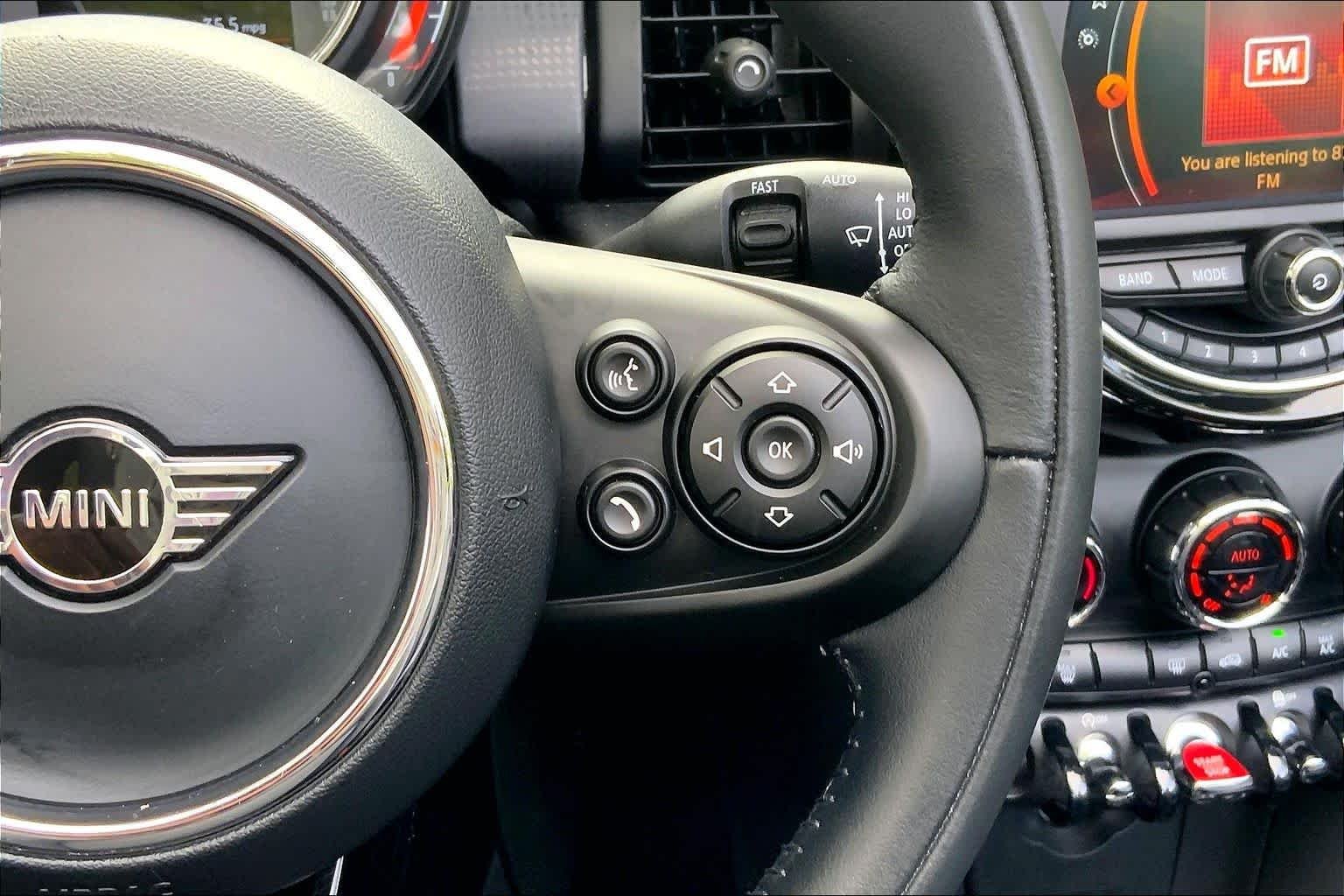 Used 2020 Caribbean Aqua Metallic MINI Cooper image 24