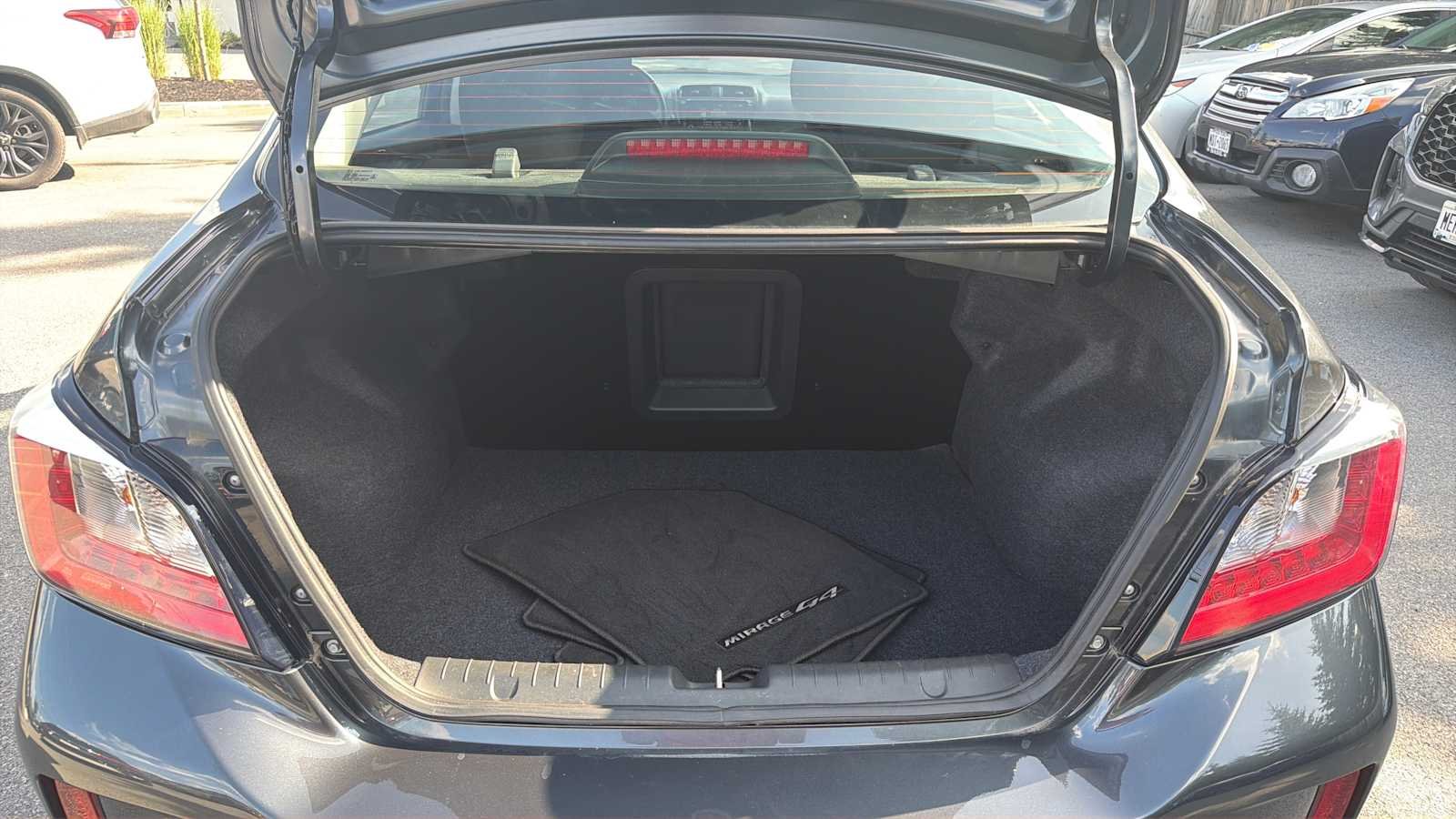 Used 2024 Graphite Gray Metallic w/Black Roof Mitsubishi Black Edition image 10