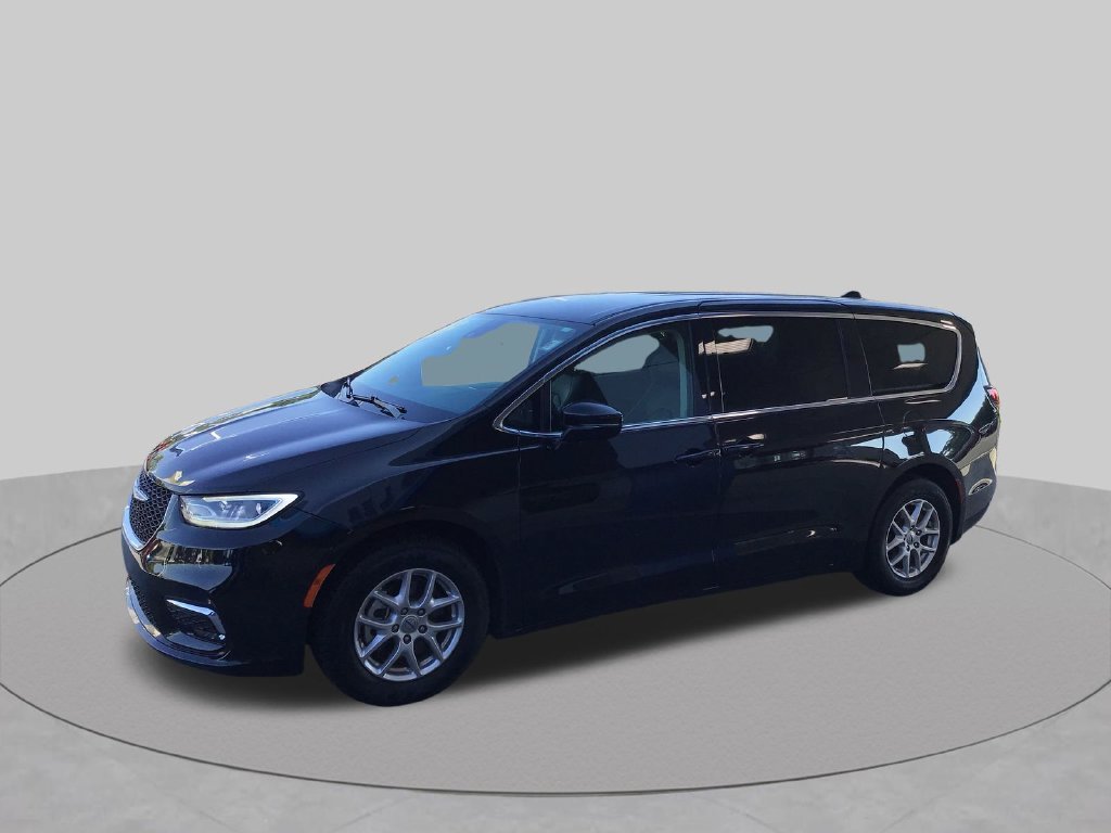 Used 2024 Black Chrysler Touring L image 11