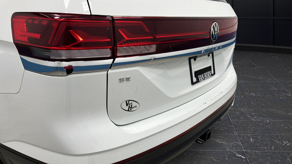 Used 2024 White Volkswagen 2.0T SE w/Technology image 38