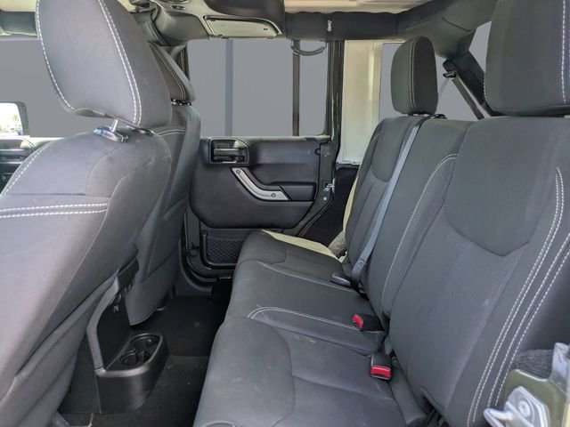 Used 2015 Green Jeep Unlimited Sahara image 12