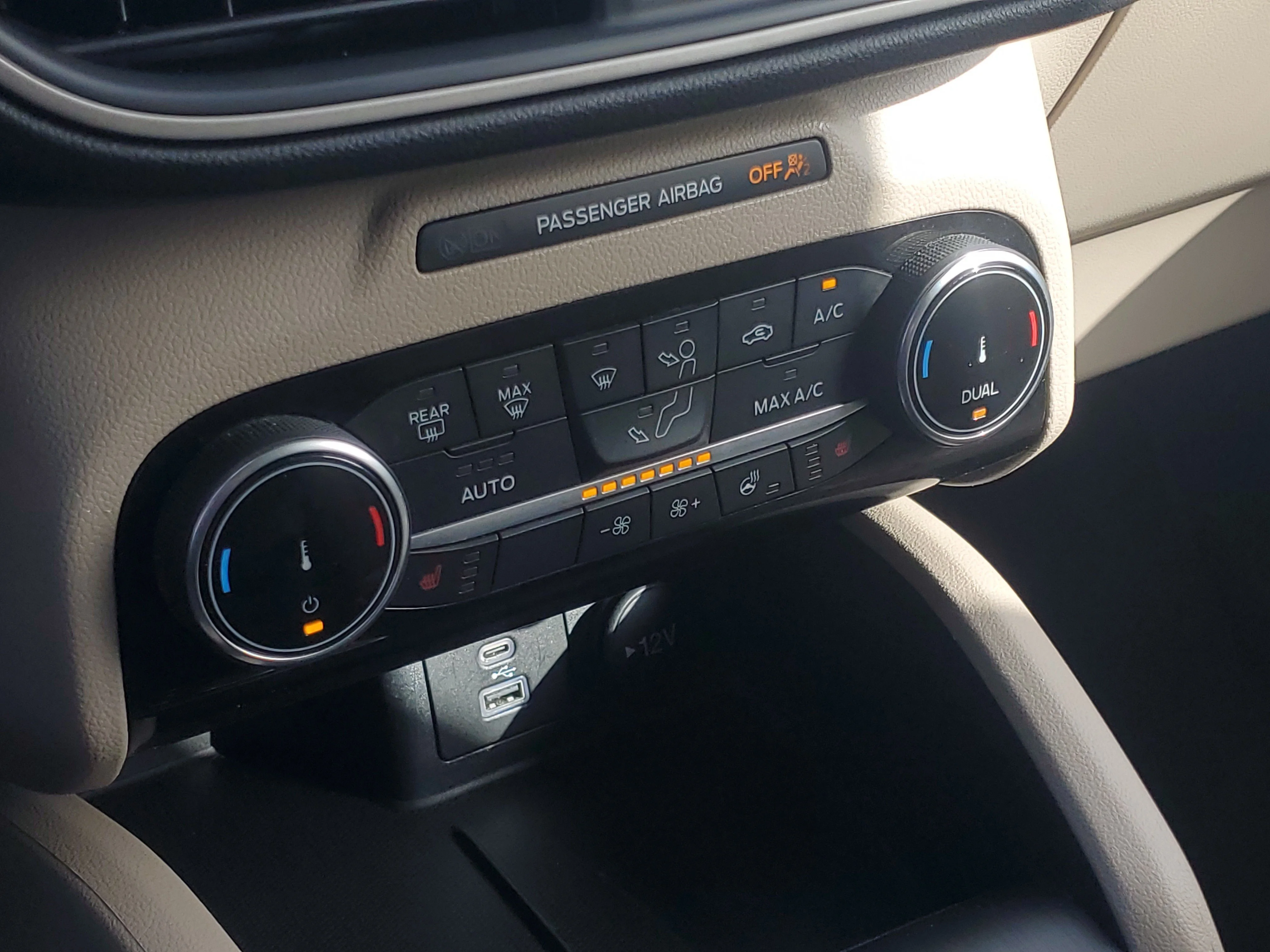Used 2022 Oxford White Ford SEL image 28