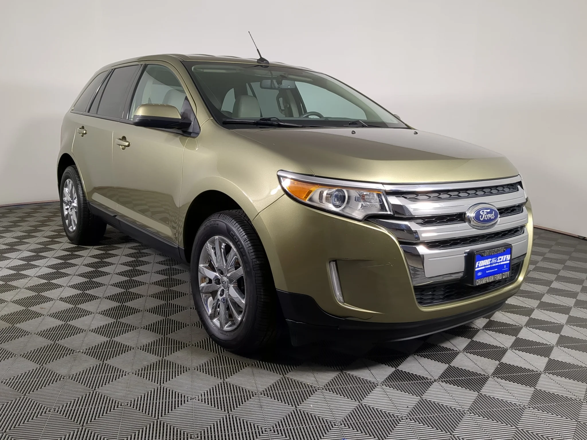 Used 2013 Green Ford SEL image 2