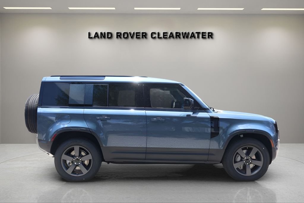 New 2026 Tasman Blue Land Rover S image 6