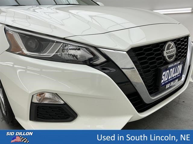 Used 2020 Glacier White Nissan 2.5 S image 26