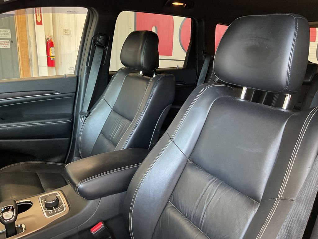 Used 2015 White Jeep Limited image 16