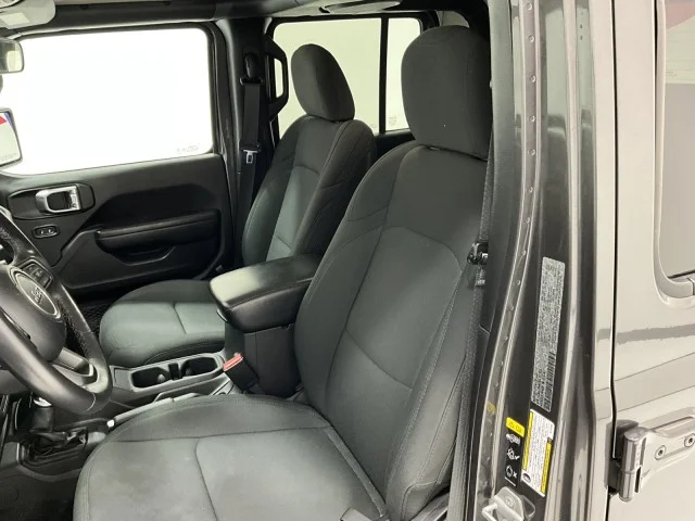 Used 2022  Jeep Willys image 16