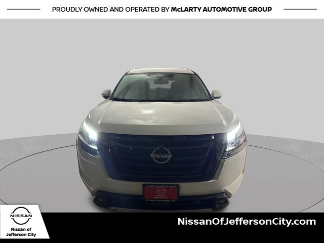 Used 2022 White Nissan SL image 11