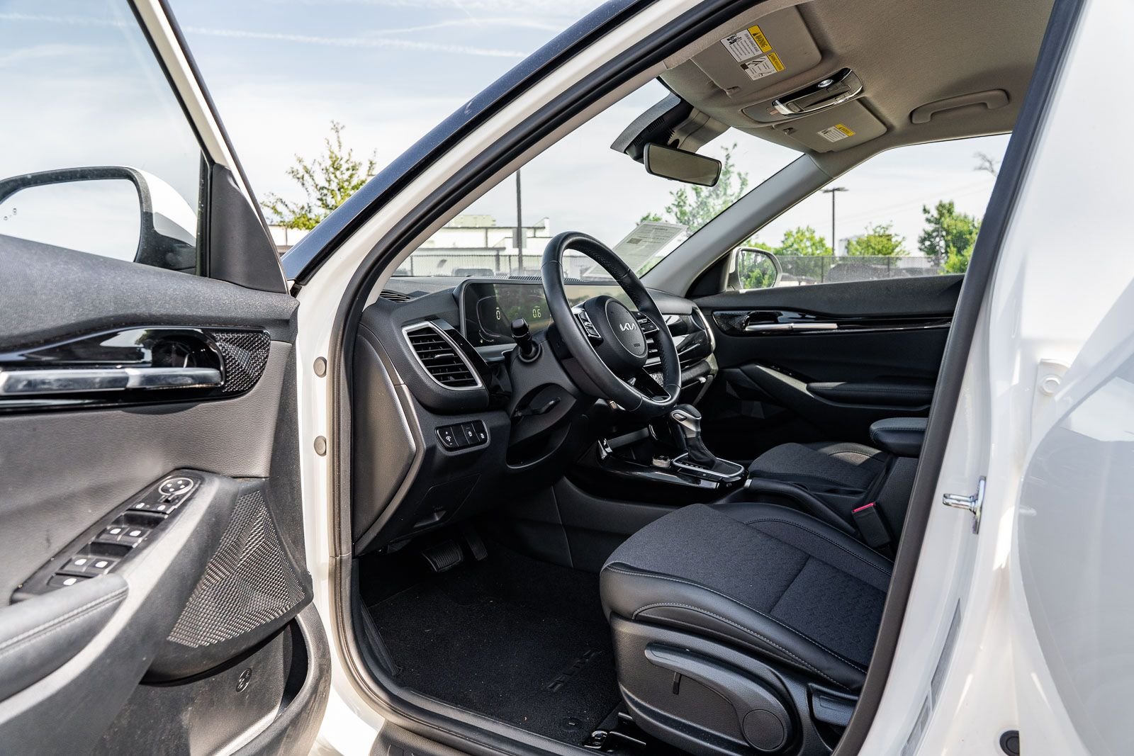 Used 2026 White Kia S image 17
