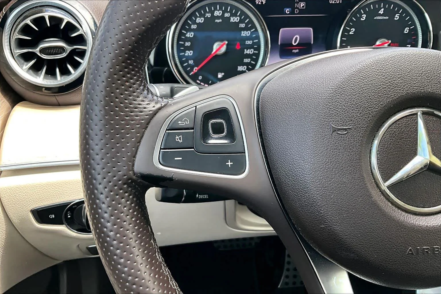 Used 2018 designo Diamond White Mercedes-Benz E 400 image 22