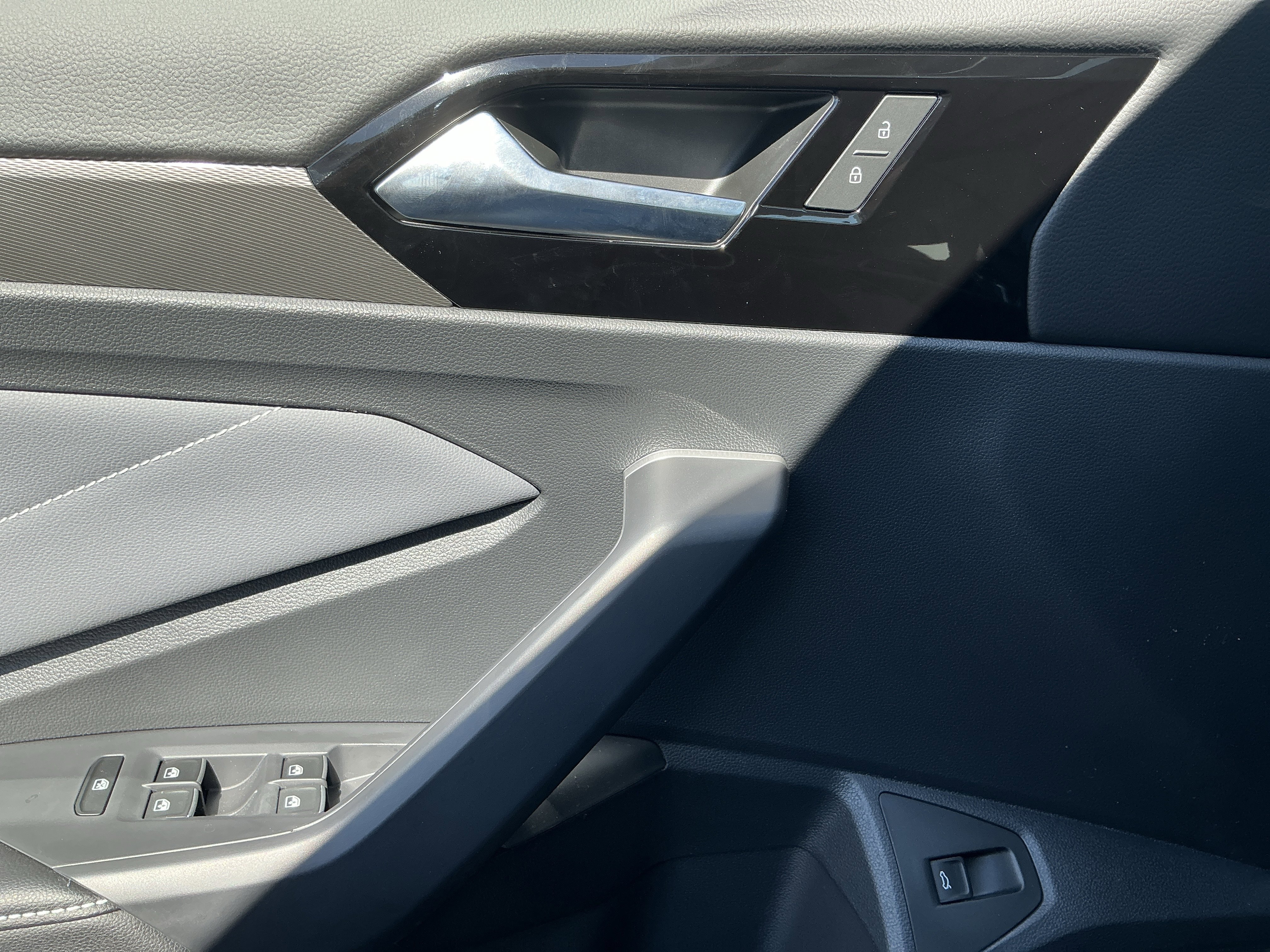 New 2026 Opal White Pearl Volkswagen SEL image 10