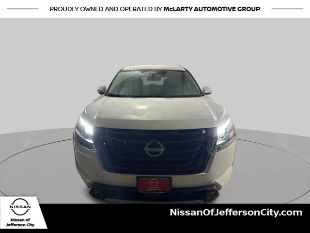 Used 2022 White Nissan SL image 11