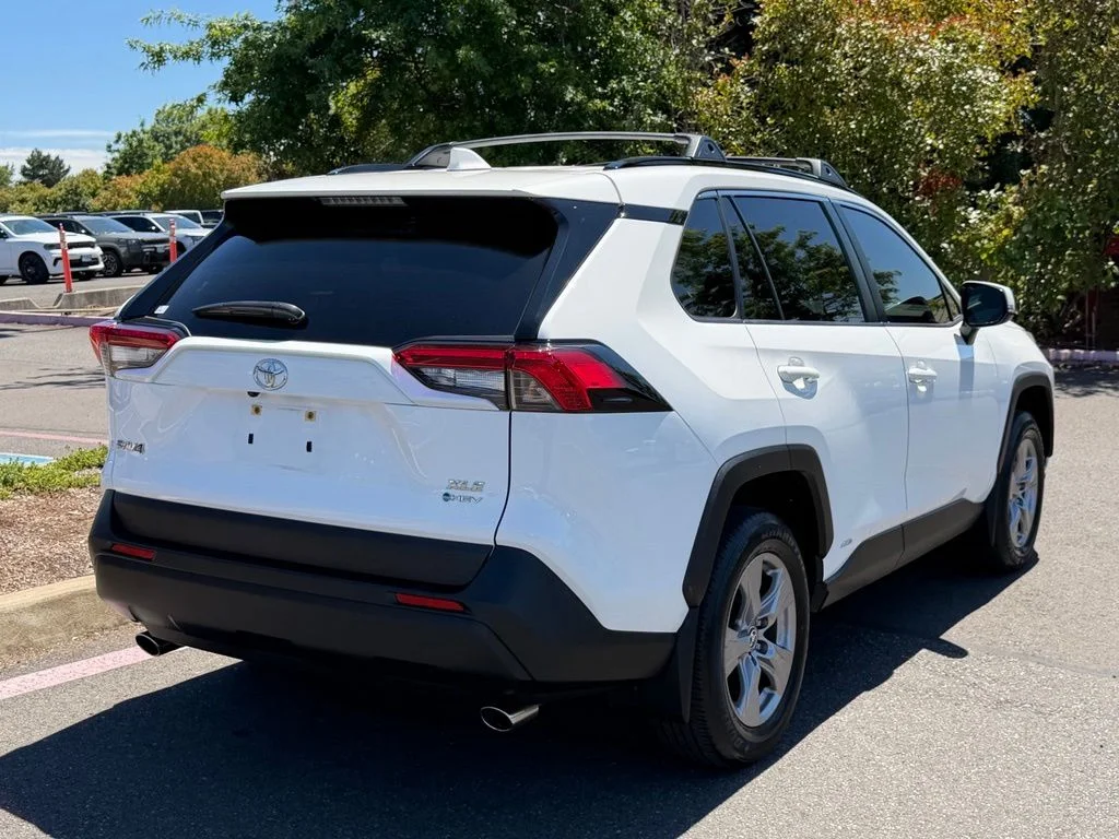 Used 2025 Ice Toyota XLE image 7