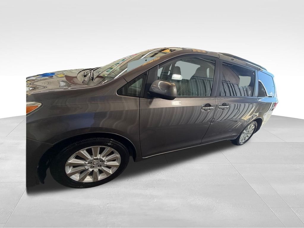 Used 2015 Gray Toyota XLE image 2