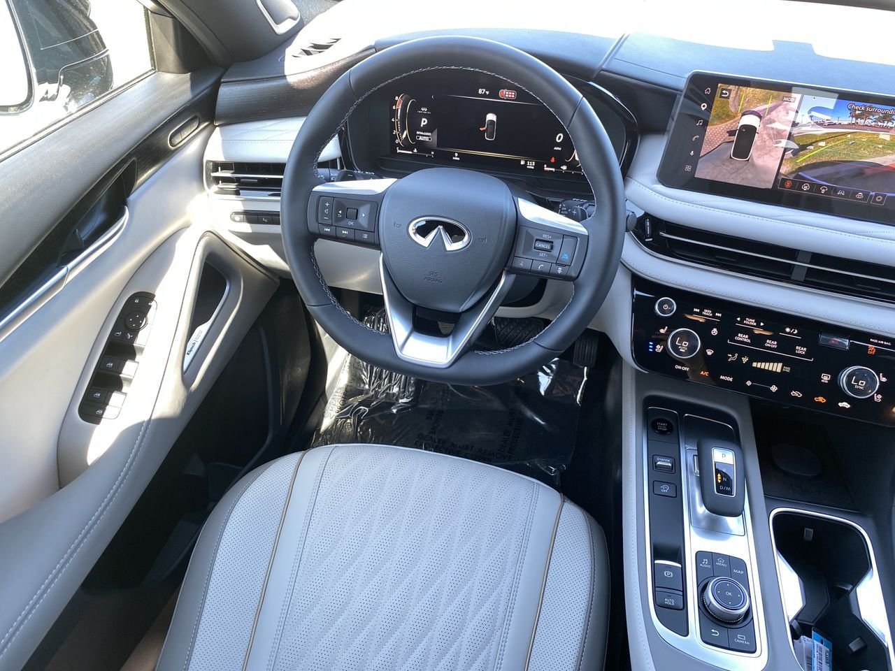 New 2027 2T RAD WHT INFINITI AUTOGRAPH image 17