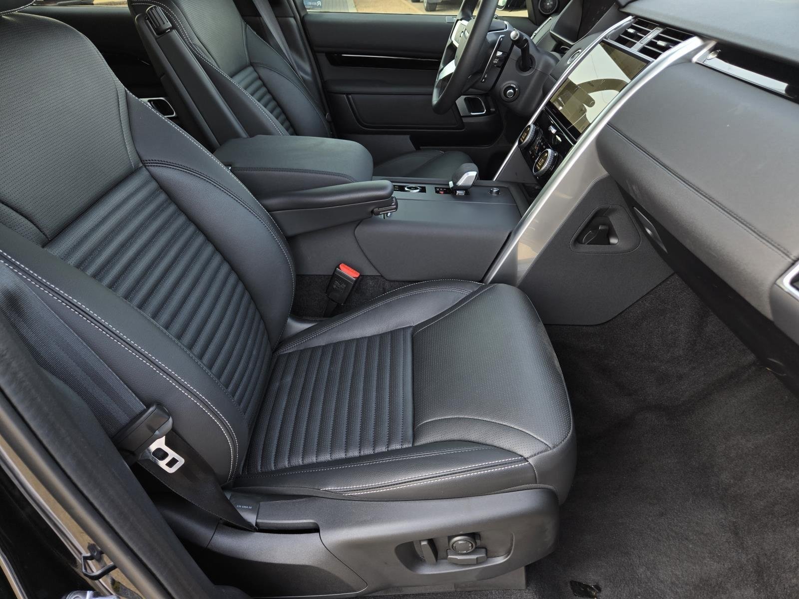 Used 2025 Santorini Black Metallic Land Rover S image 29
