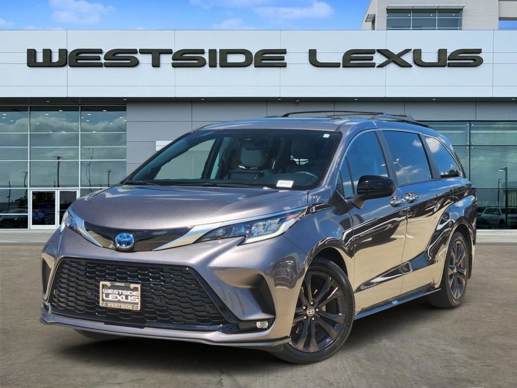 2022 Toyota Sienna XSE 7-Passenger Hybrid FWD's photo