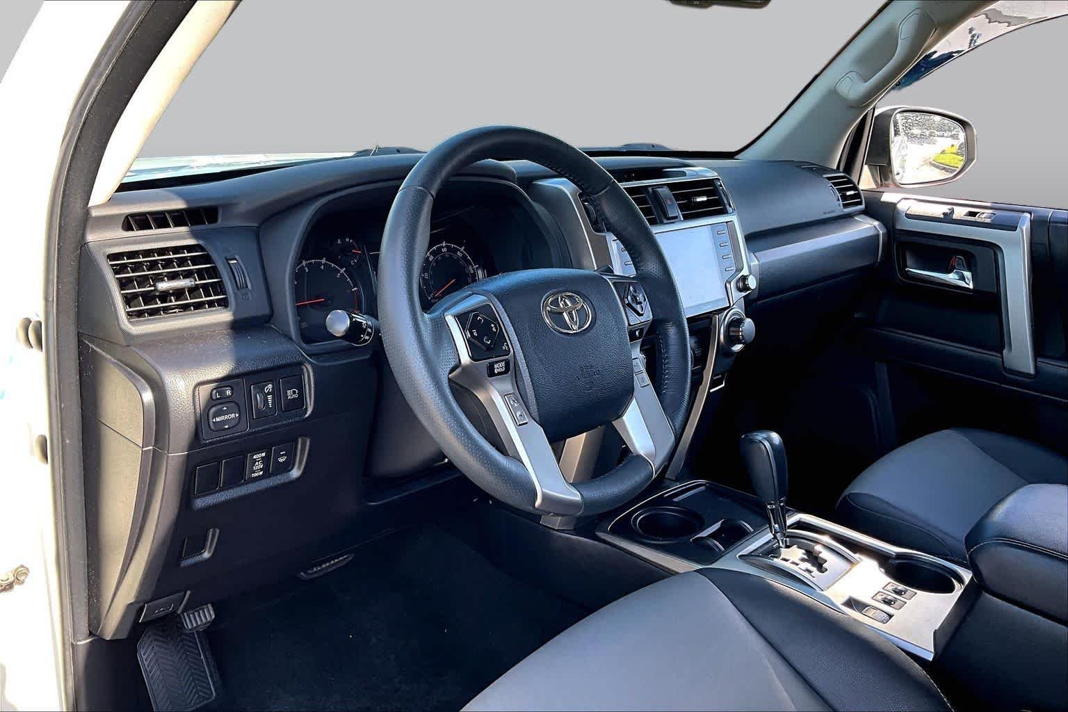 Used 2022 White Toyota SR5 Premium image 16