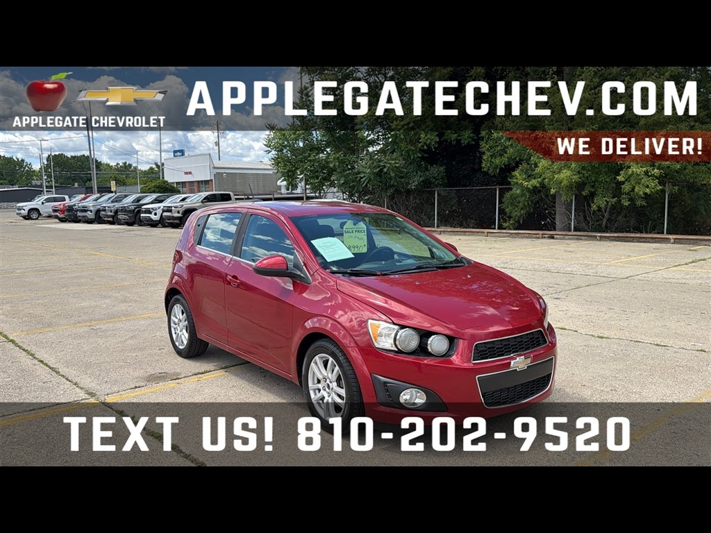 Used 2016 CRYSTAL RED TINTCOAT Chevrolet LT image 1