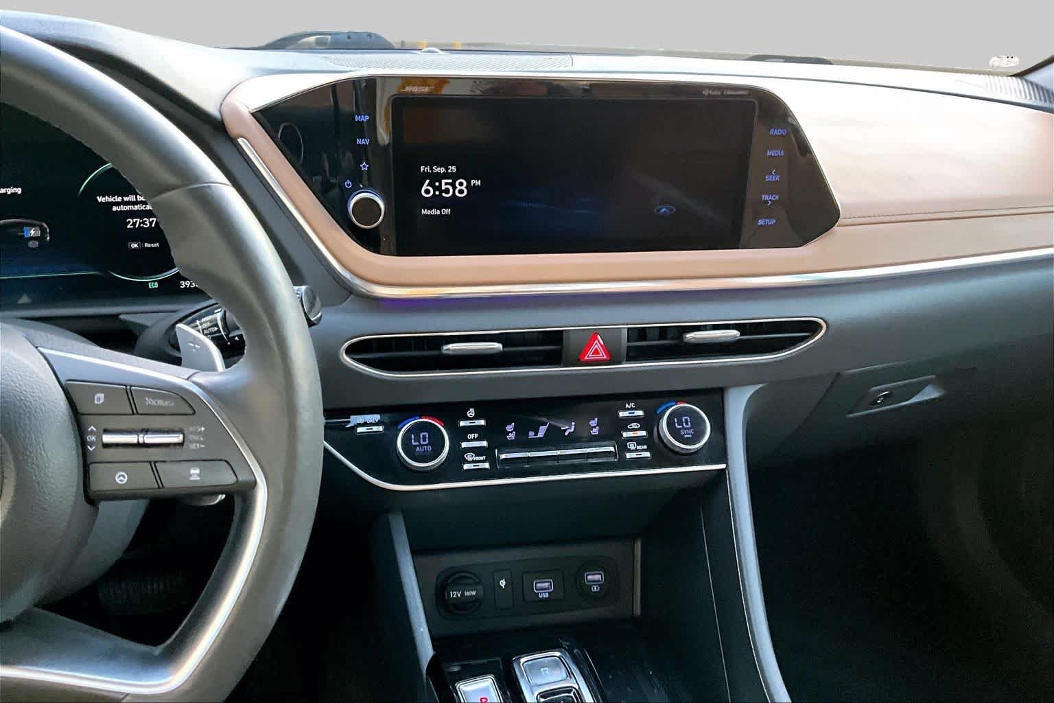 Used 2021 Hyper White Hyundai Limited image 6