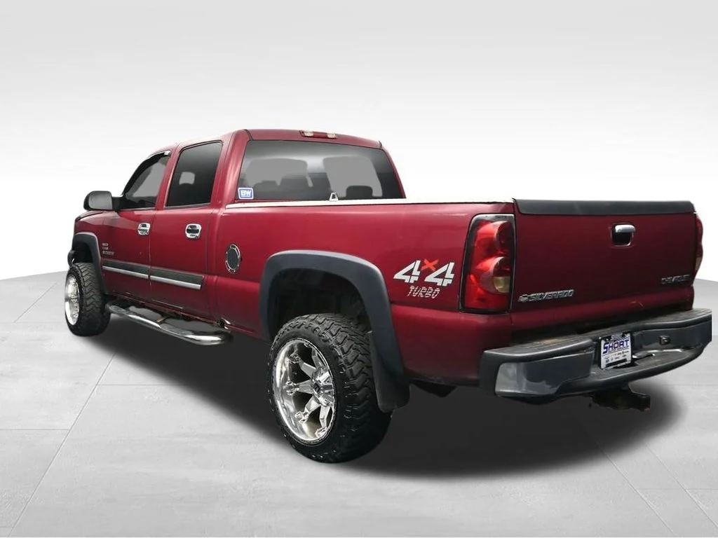 Used 2005 Red Chevrolet LT image 3
