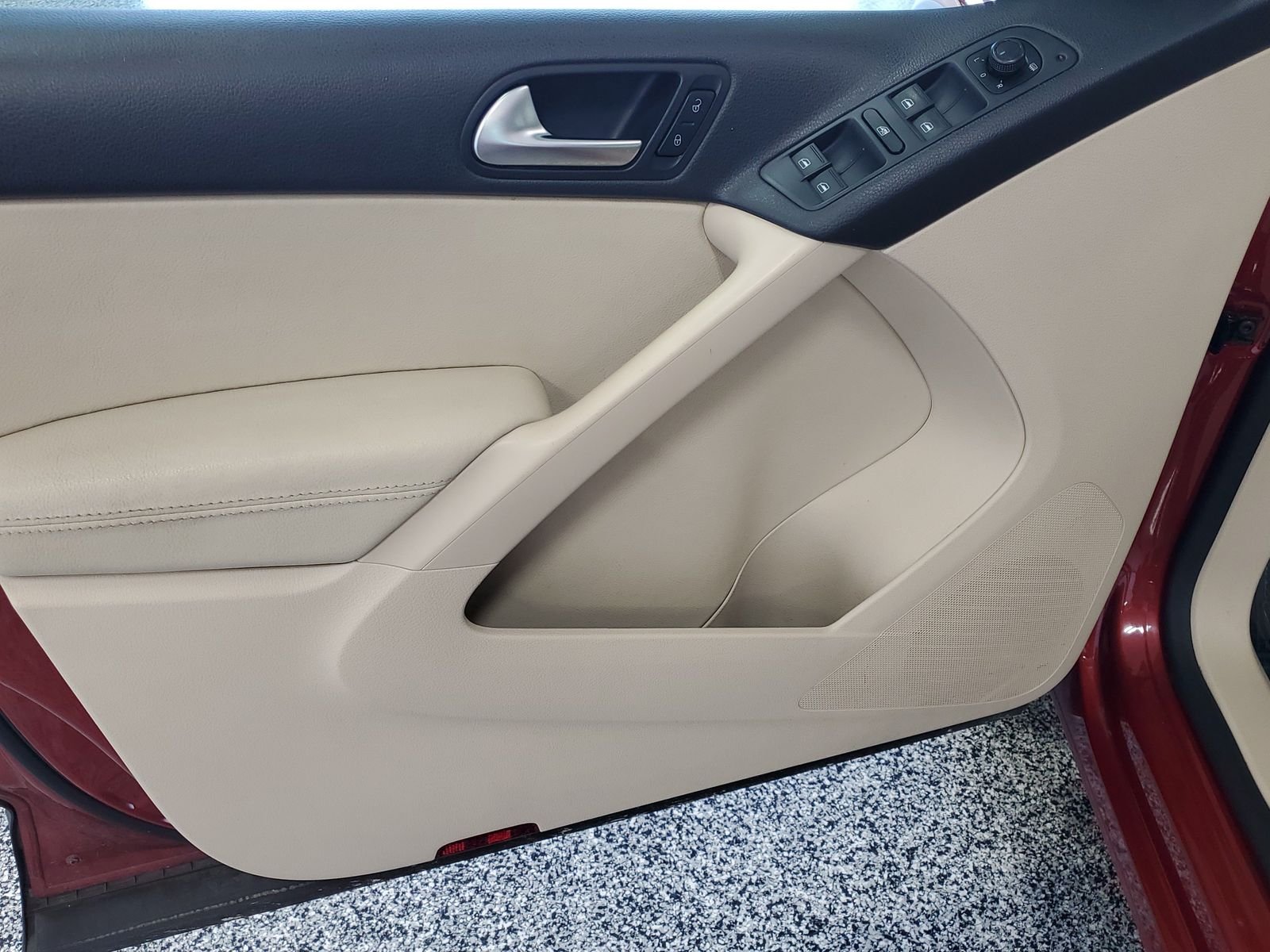 Used 2016 Red Volkswagen S image 6