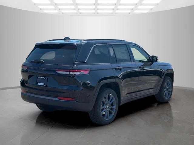 New 2026 Diamond Black Crystal Pearl-Coat Exterior Paint Jeep 85th Anniversary Edition image 7