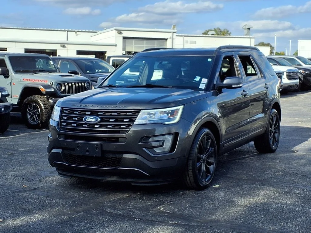 Used 2017 Ford Explorer XLT with VIN 1FM5K7D88HGD03308 for sale in Kansas City