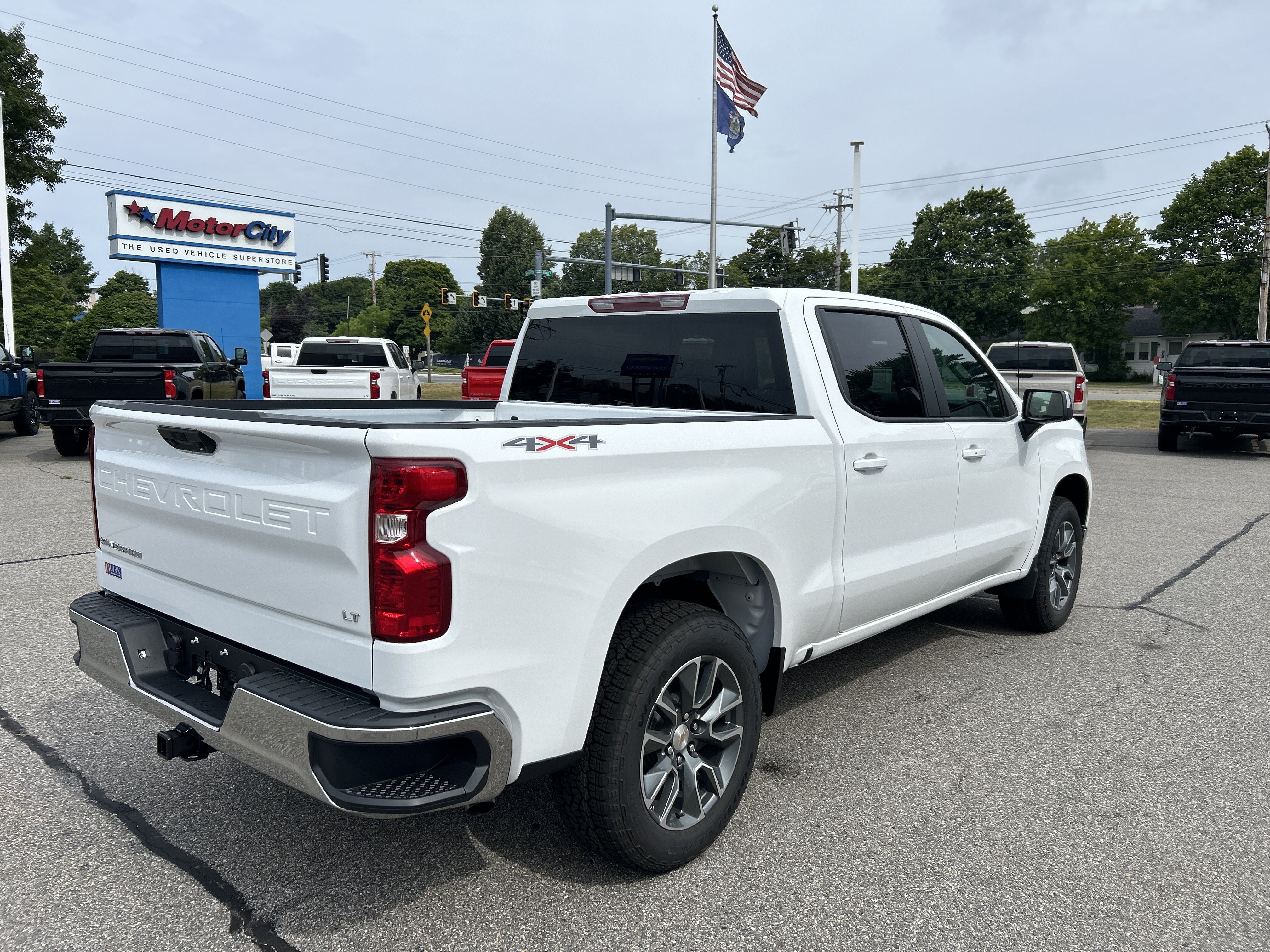 New 2026 Summit White Chevrolet LT (2FL) image 2