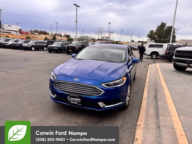Used 2018 Blue Ford SE Luxury image 2
