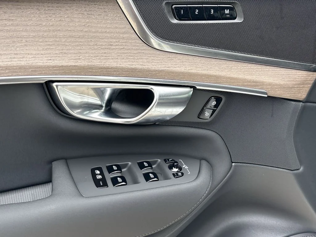 New 2026 Crystal White Volvo Plus image 10