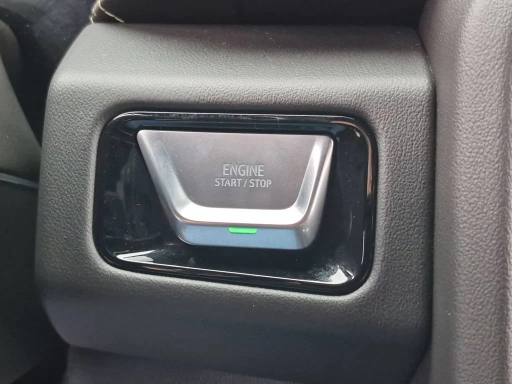 Certified Used 2025 Onyx Black GMC Elevation image 16