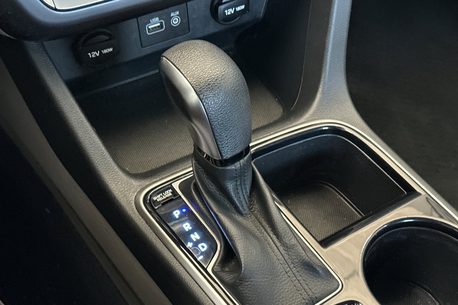 Used 2018 Silver Hyundai SE image 22