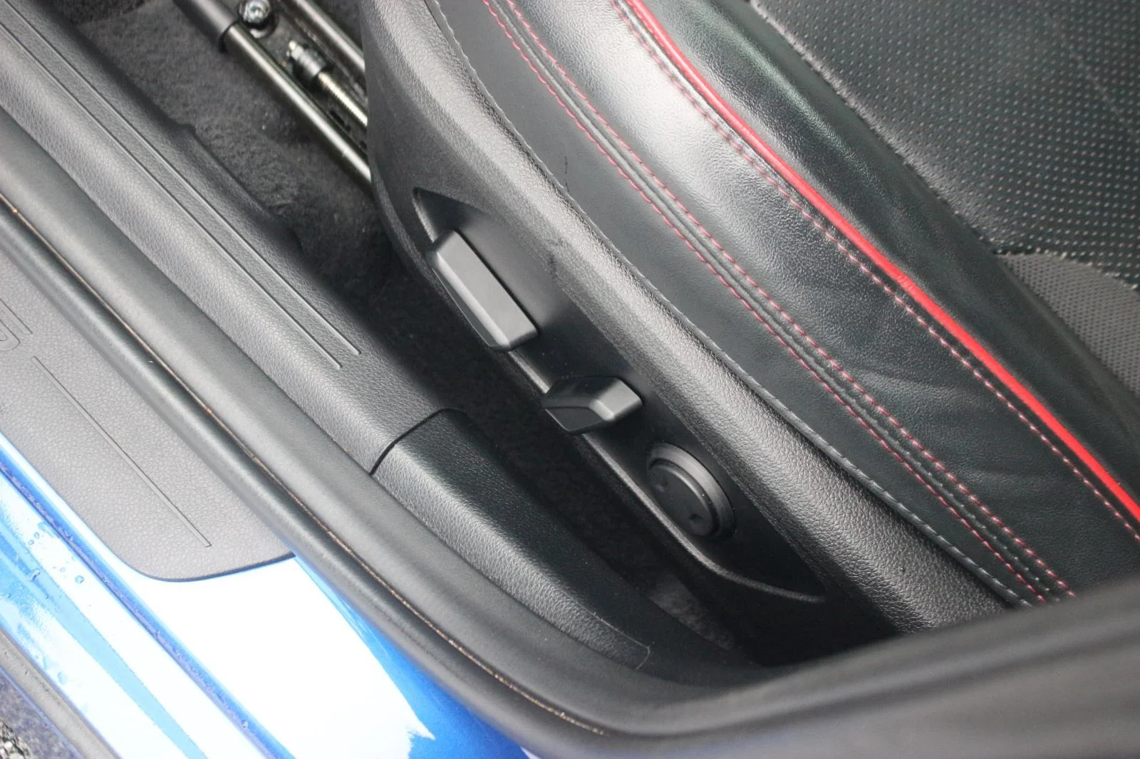 Used 2024 Blue Kia GT image 16