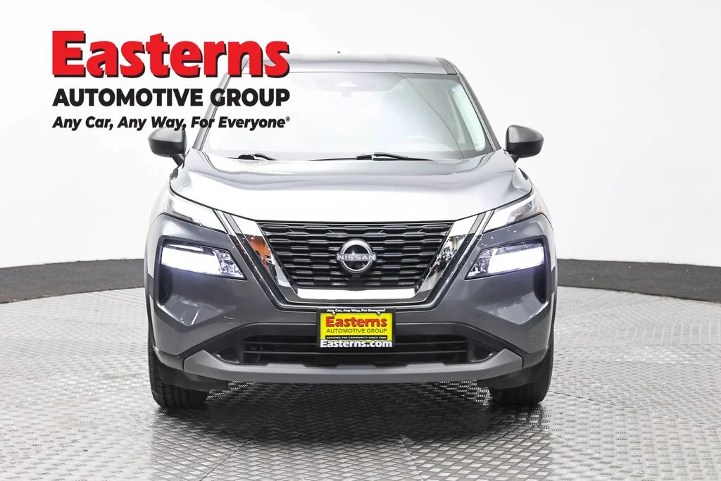 Used 2023 Gray Nissan S image 2