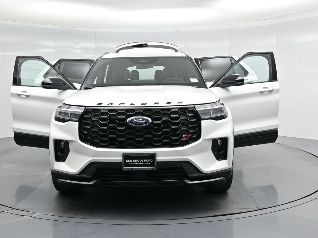 New 2025 Star White Metallic Tri-Coat Ford ST image 37