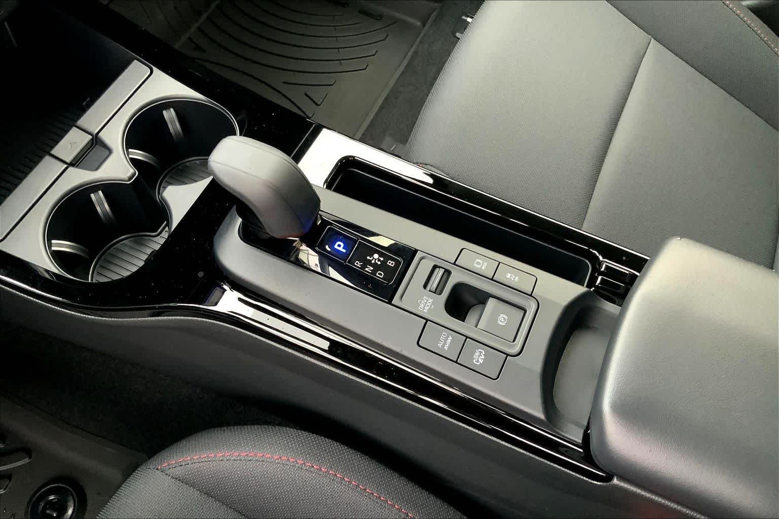 2026 Toyota Prius Plug-in Hybrid SE - Photo 7