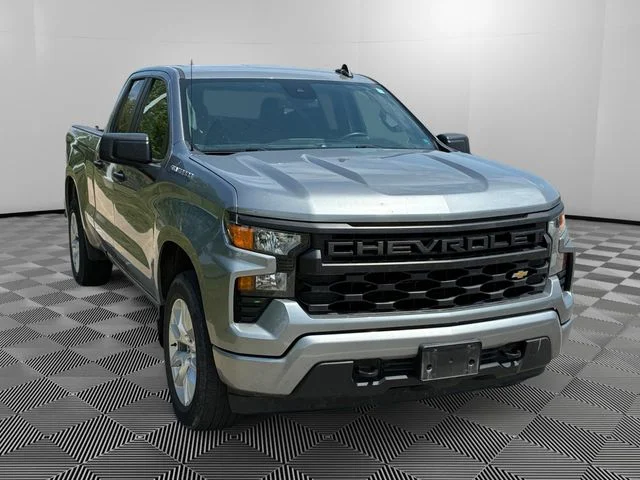 Used 2023 Gray Chevrolet Custom image 7
