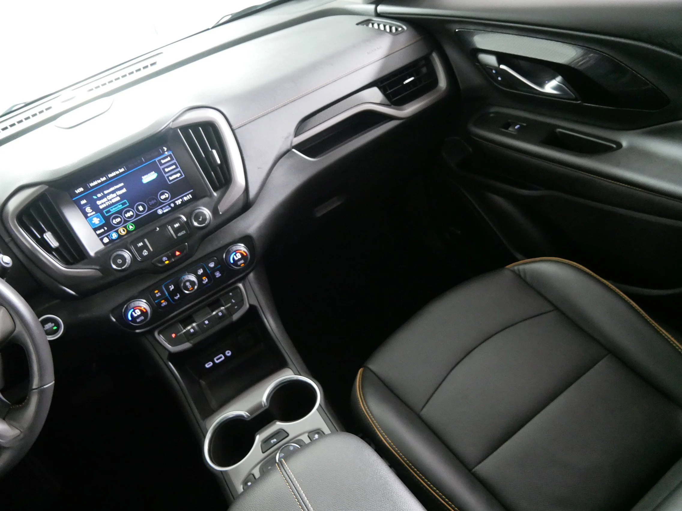 Used 2022 Summit White GMC AT4 image 11
