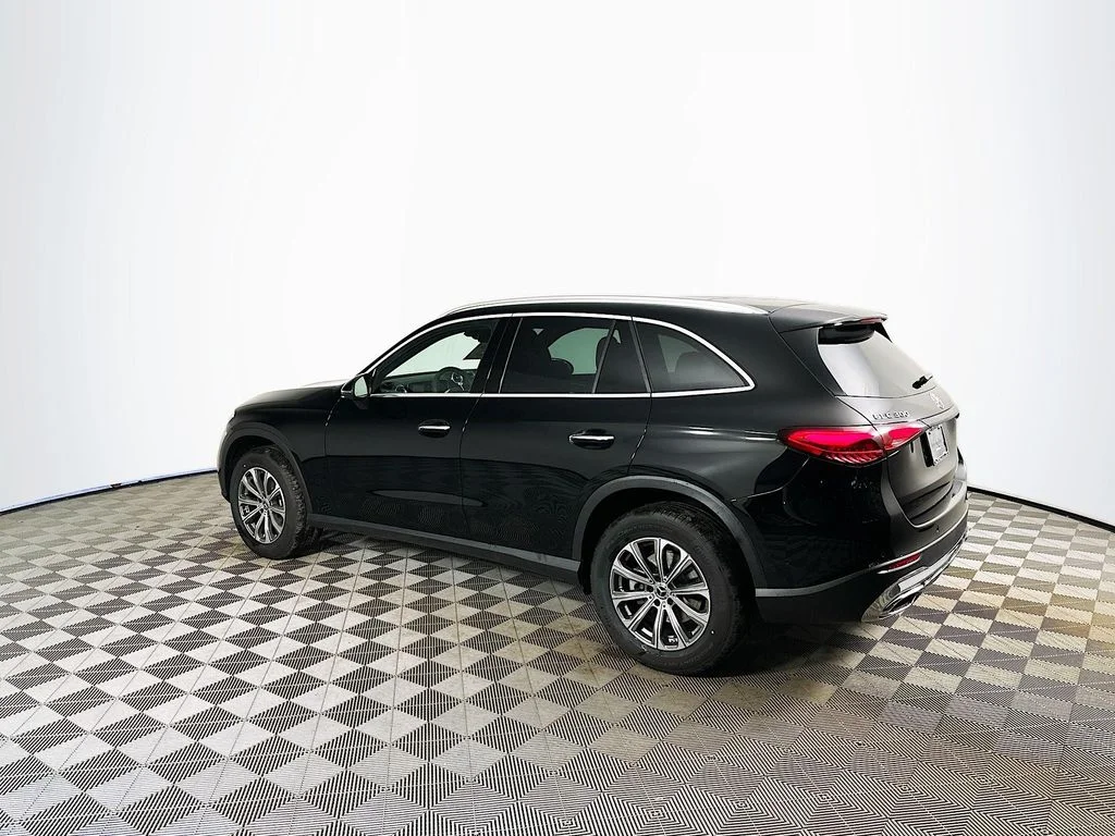 Used 2026 Black Mercedes-Benz GLC 300 image 4