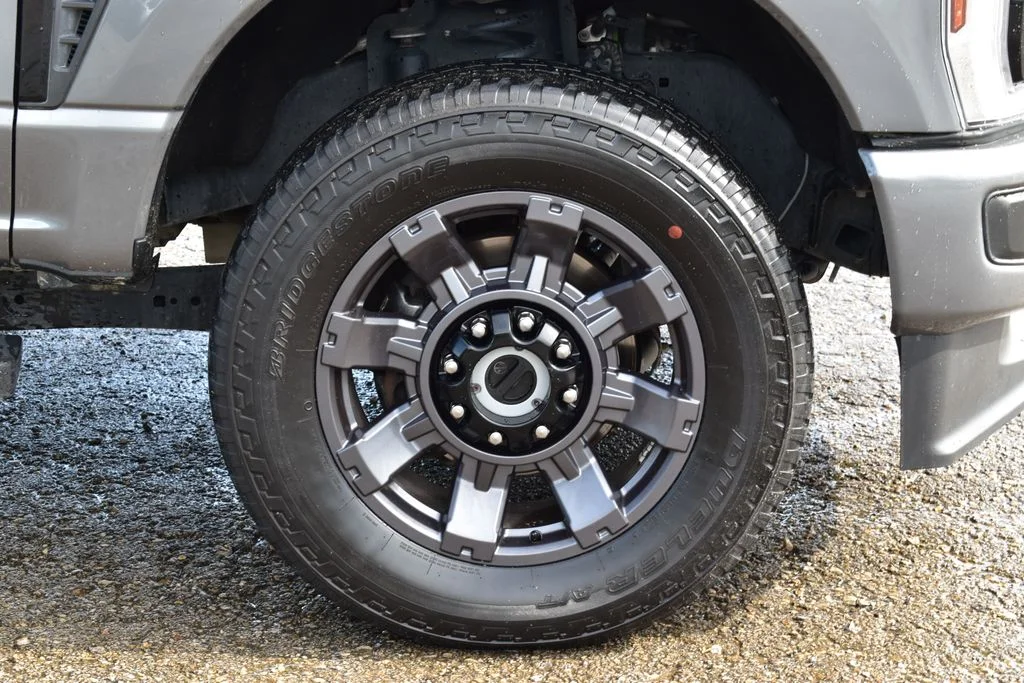 Used 2024 Gray Metallic Ford Lariat image 4