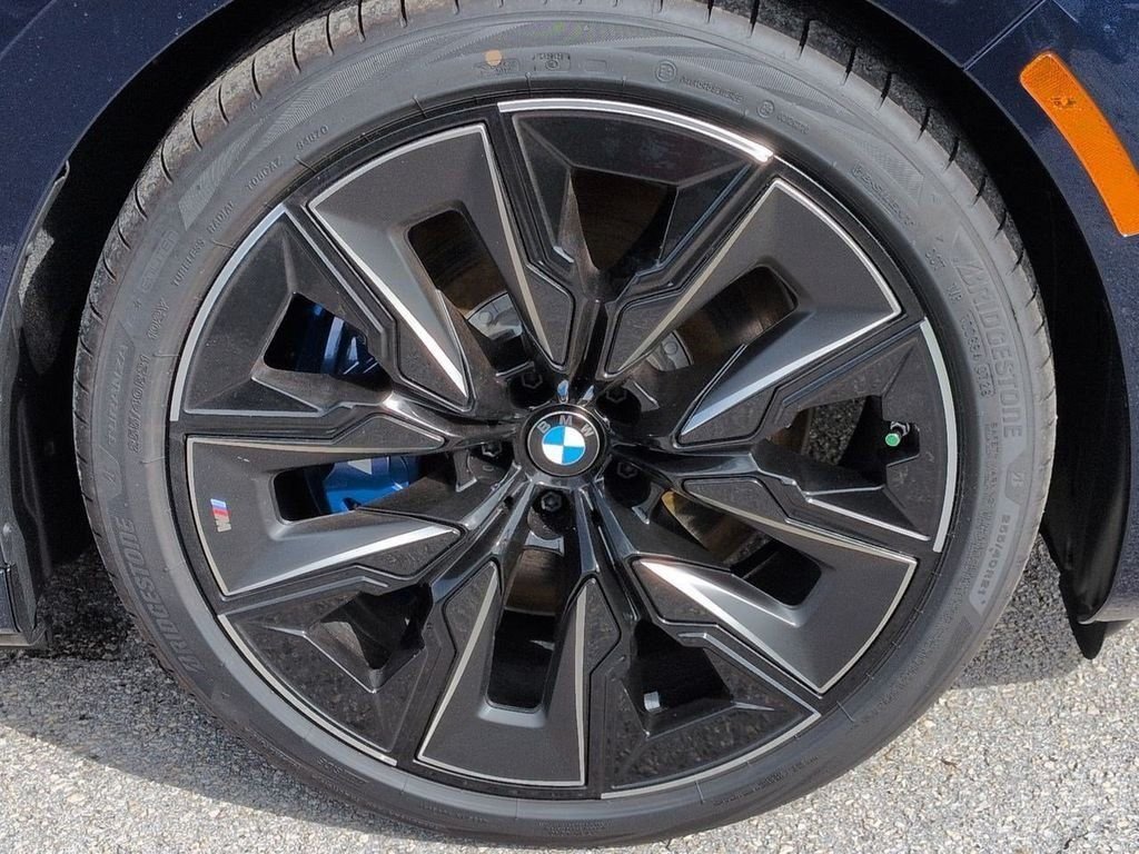 New 2026 Tanzanite Blue II Metallic BMW xDrive60 image 11