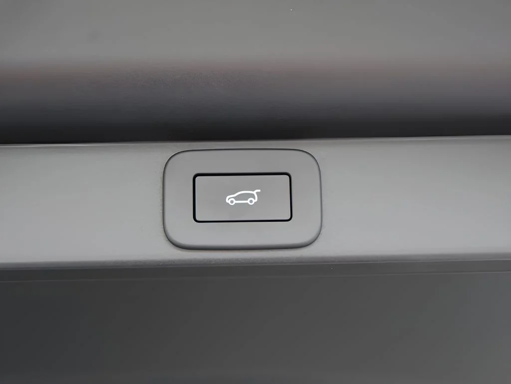 New 2026 Ostuni Pearl Wht Prem Met Land Rover Autobiography image 17