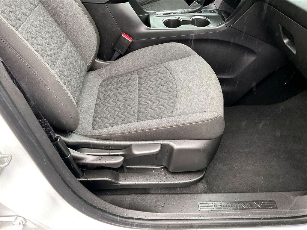Used 2022 White Chevrolet LT image 34