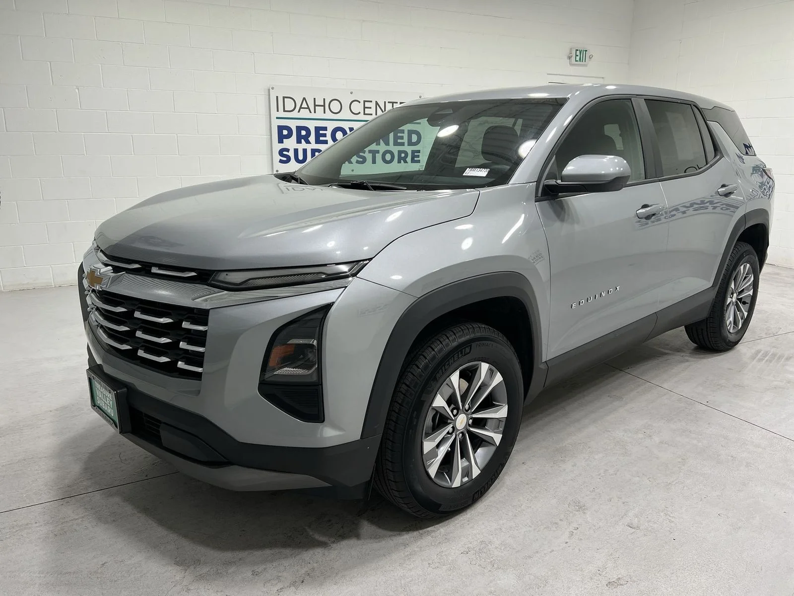 Used 2025 Gray Chevrolet LT image 4