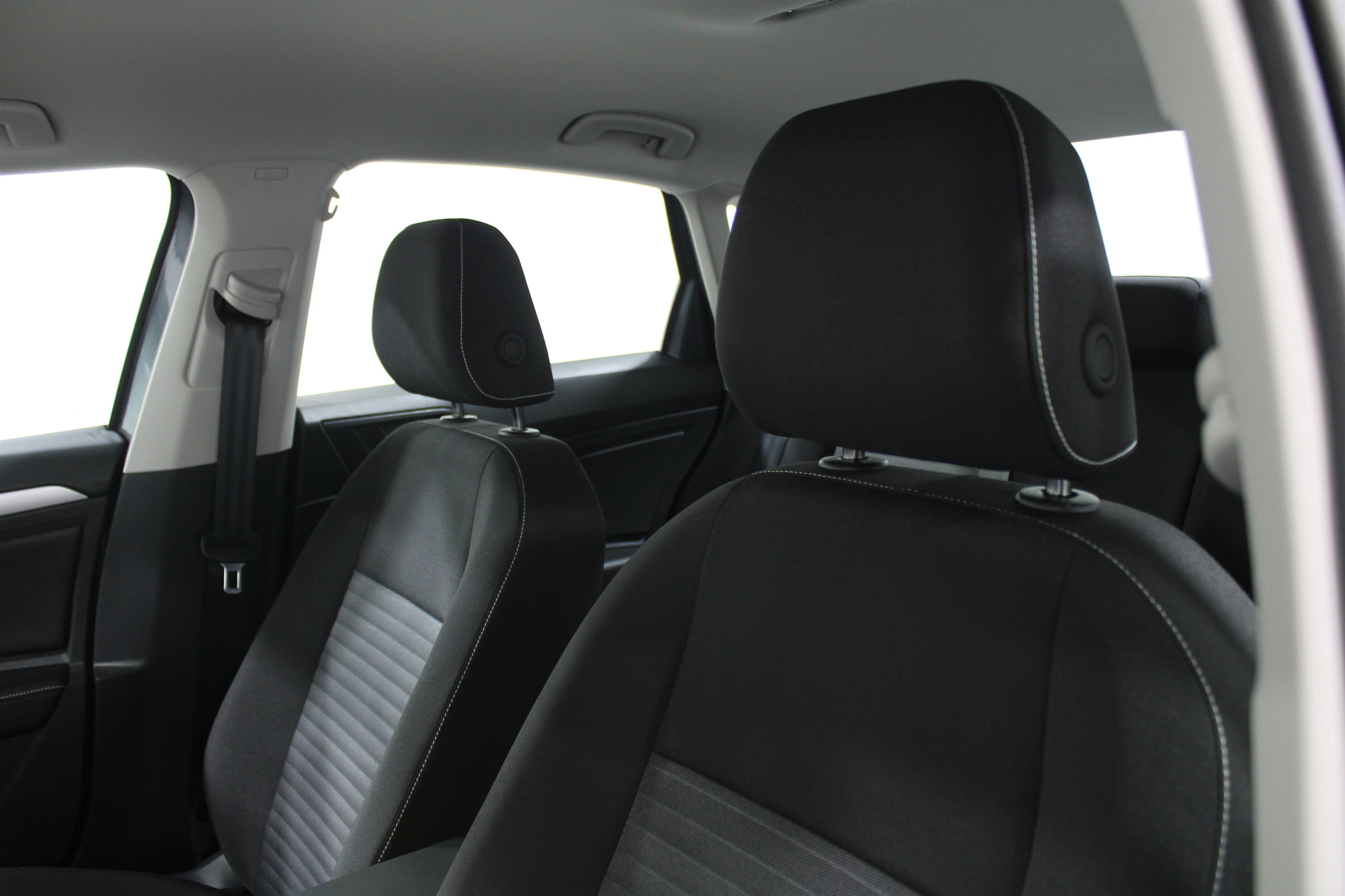 New 2026 Platinum Gray Metallic Volkswagen S image 5