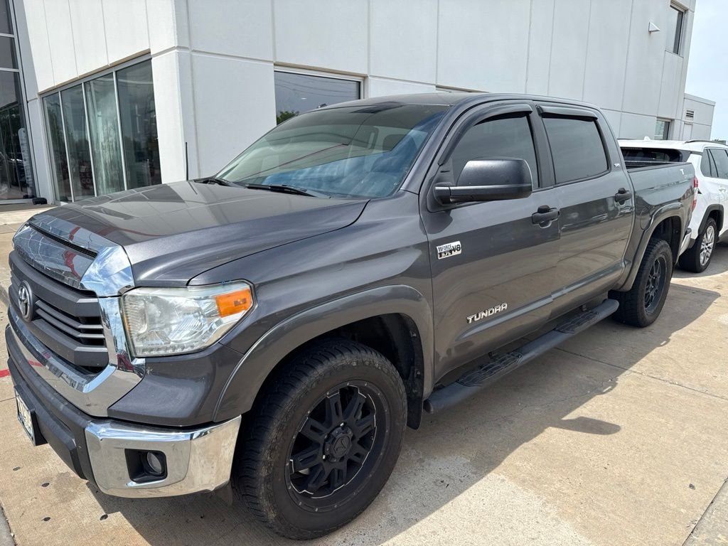 Used 2014 Gray Toyota SR5 image 1