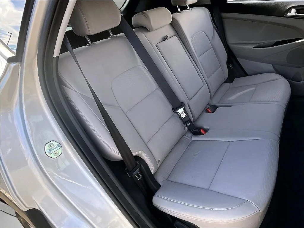 Used 2020 Silver Hyundai SE image 28