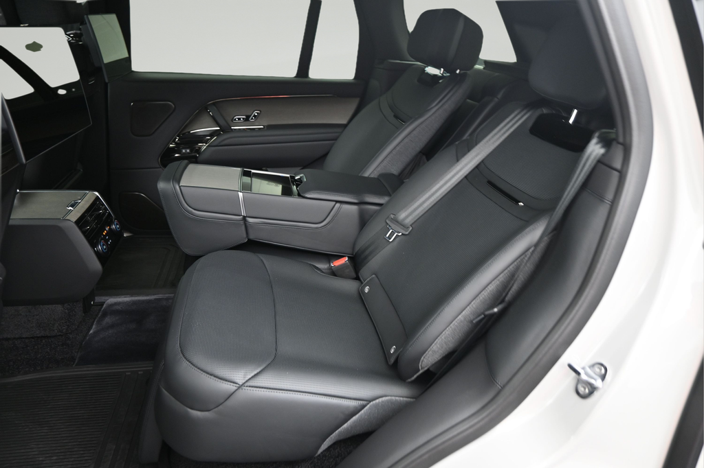 2026 Land Rover Range Rover SV - Photo 6