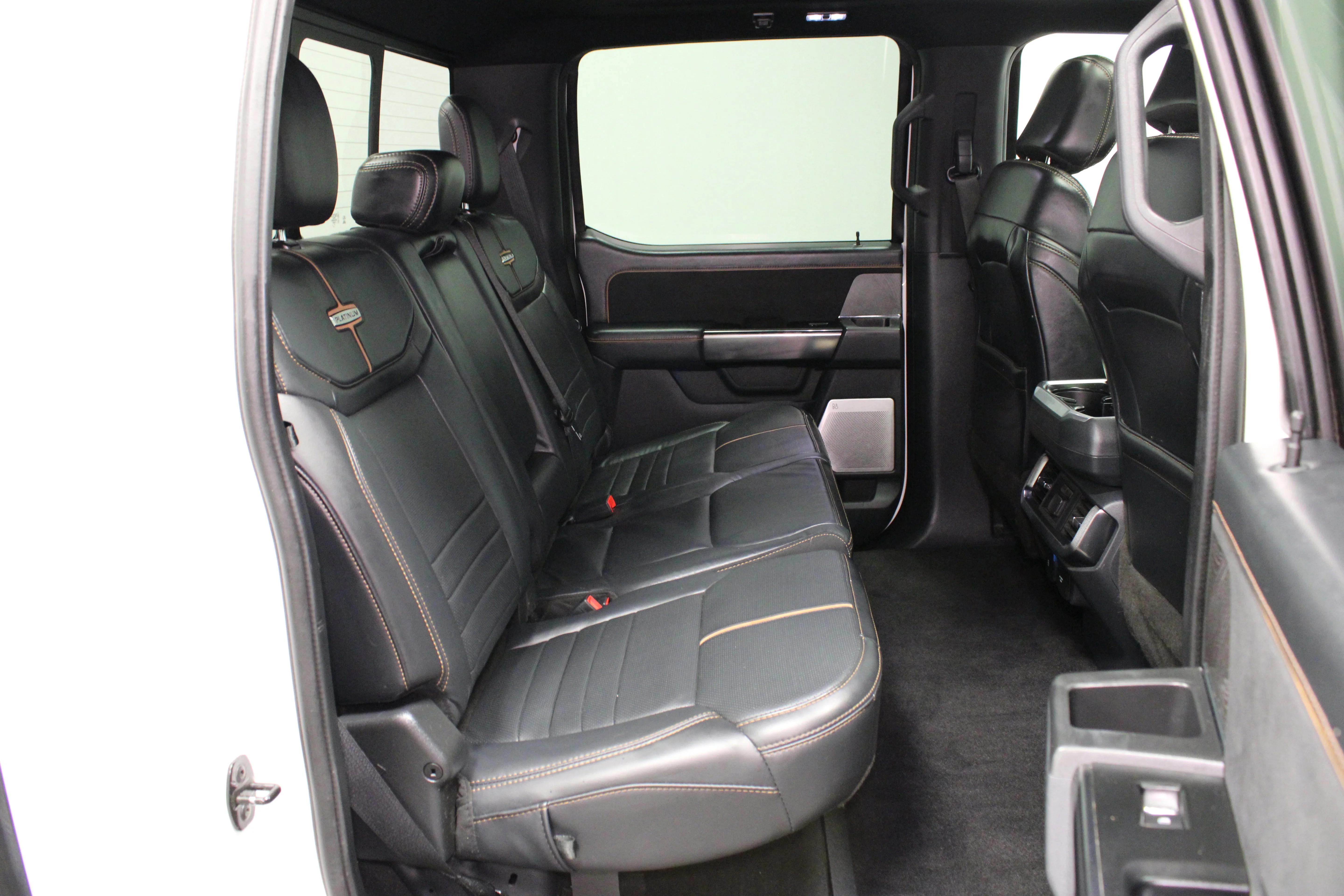Used 2022 Star White Metallic Tri-Coat Ford Platinum image 18